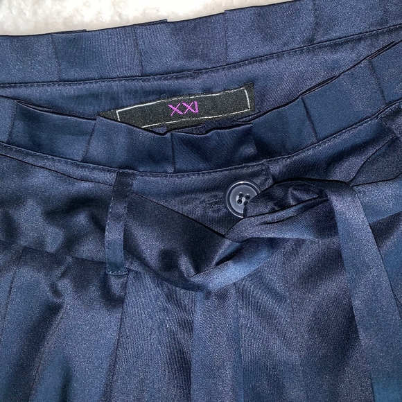 EUC- Forever 21 Silken Belted Ruffle Top Shorts! - Picture 3 of 3